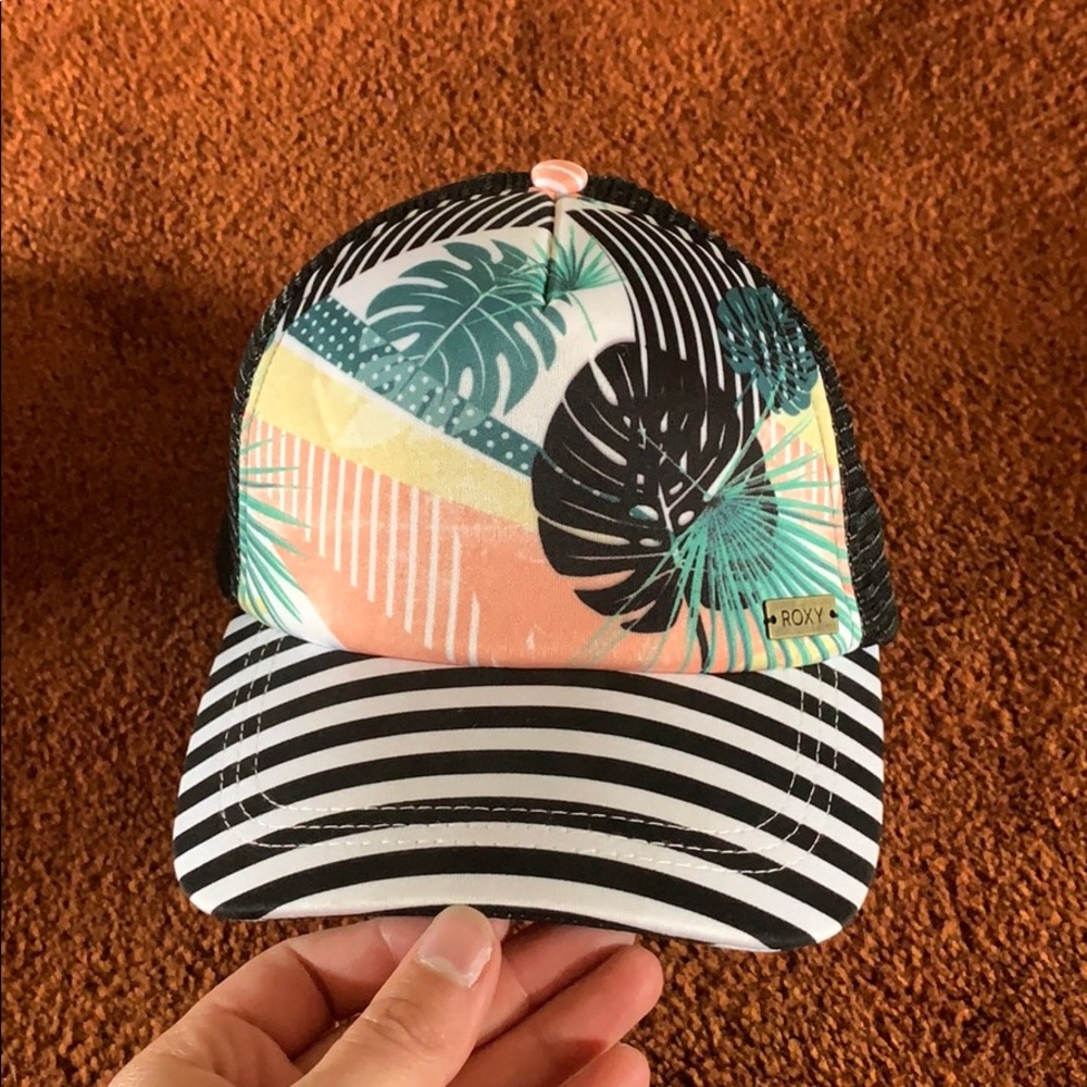 Roxy snap back